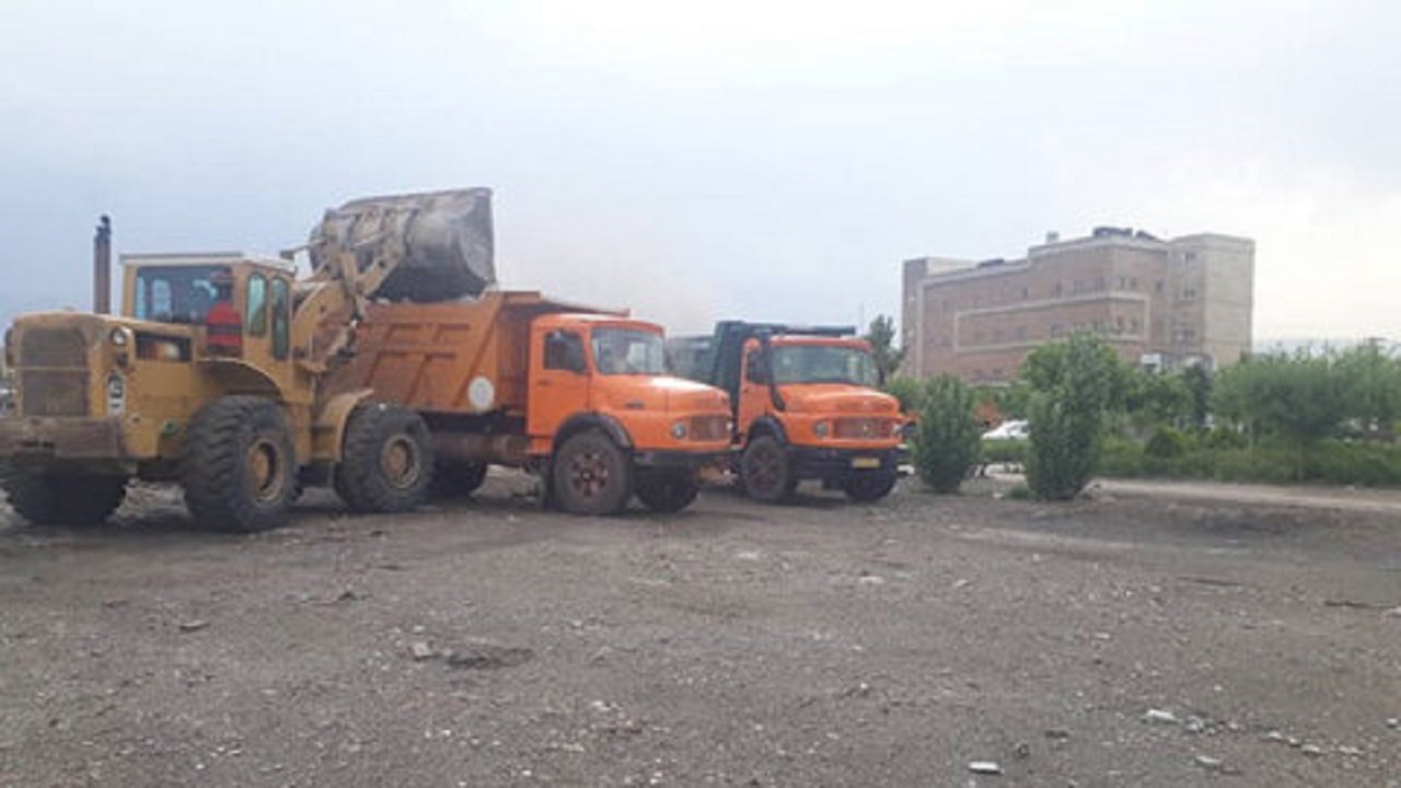 پاکسازی ۱۱۰۰ سرویس خاک و نخاله در کرج
