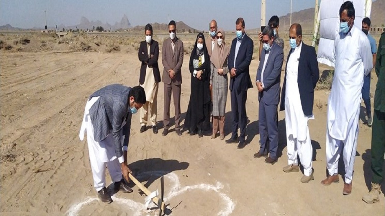 کلنگ زنی کارخانه بزرگ تولید آجرنسوز در تفتان