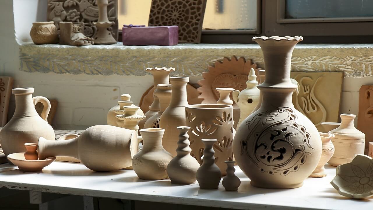 نقش و نگار در دستان بانوان لرستانی + فیلم