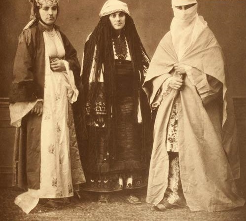 زنان عثمانی نیز از چادر استفاده می کردند چادر مشکی