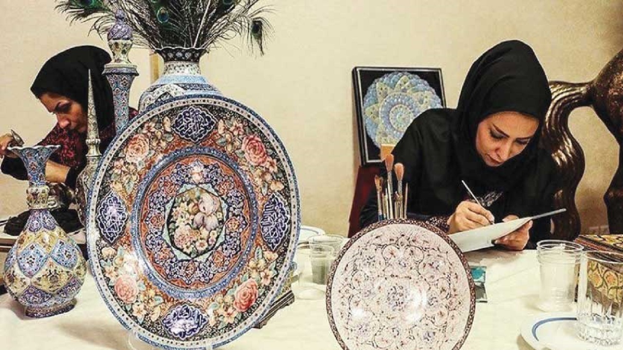 ۷۰ درصد درآمد‌ها در صنایع فرهنگی را مدیون فعالیت بانوان هستیم