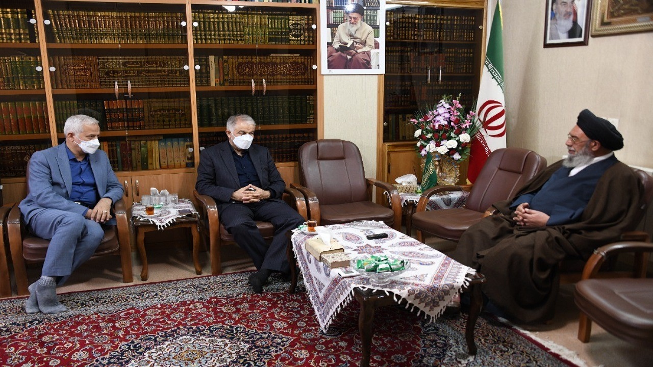 دیدار شهردار و رئیس شورای اسلامی شهر اصفهان با آیت‌الله طباطبایی نژاد