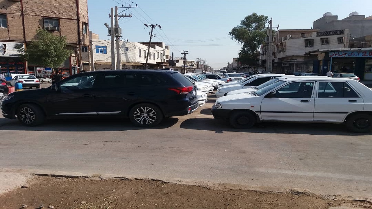 تصاویری از آشفته بازار سد معبر خودرو‌ها در معابر اهواز