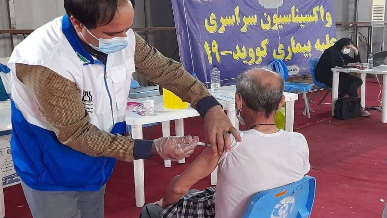 یک‌سوم افراد بالای ۱۸ سال  در غرب خراسان رضوی واکسینه شدند