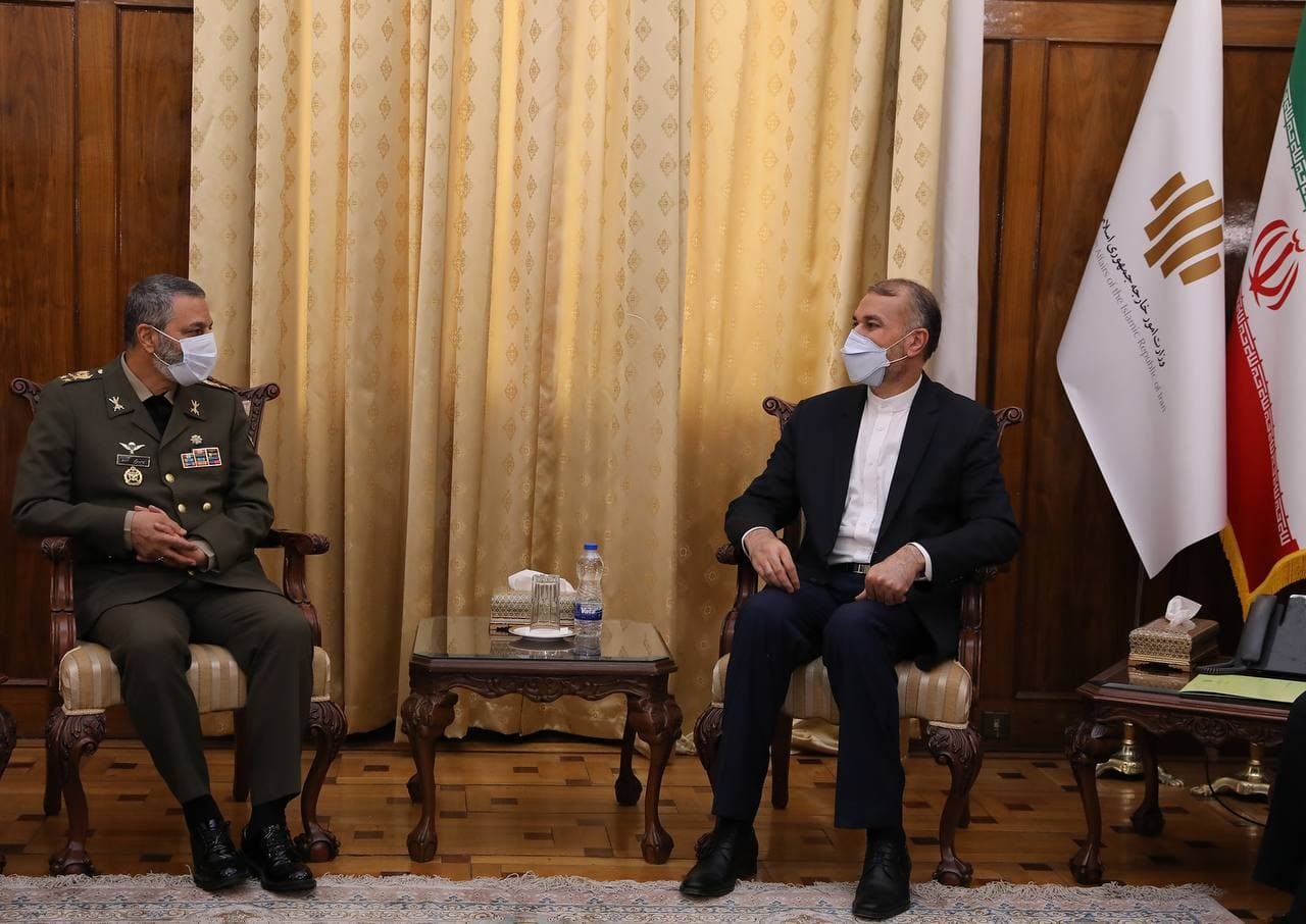رئیس دستگاه دیپلماسی کشورمان با فرمانده کل ارتش دیدار کرد