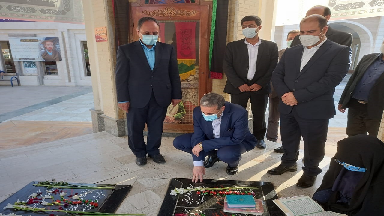 مهمانی لاله‌ها؛ تجلیل از مقام شهدای بوشهر به مناسبت هفته دفاع مقدس