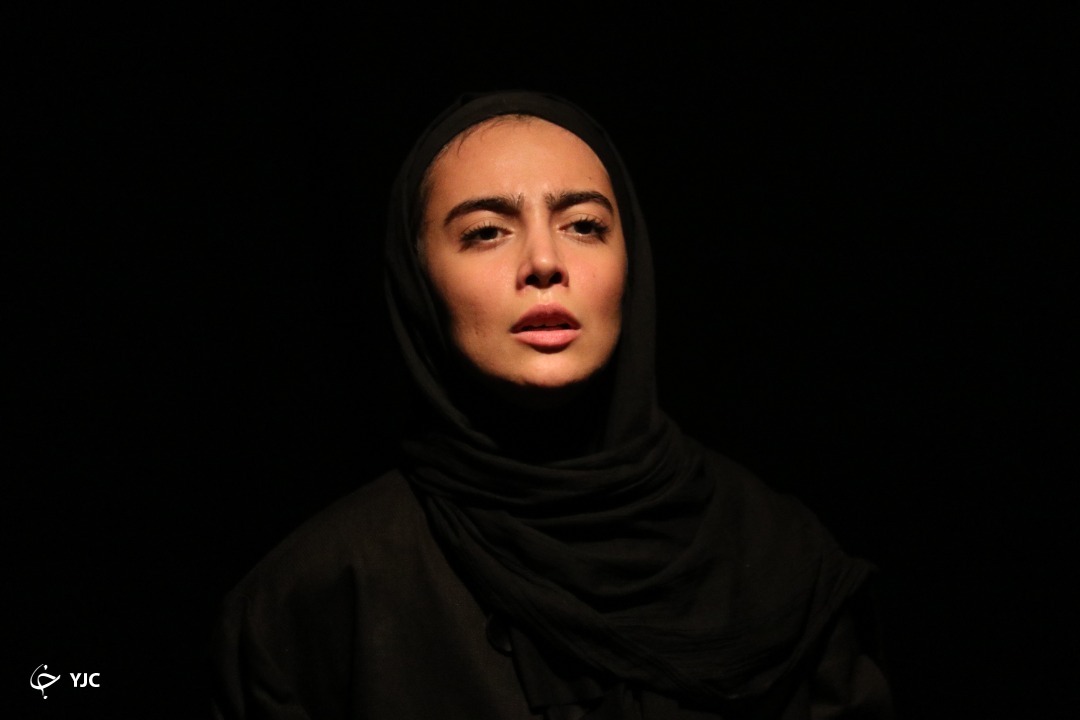 اصحاب رسانه فارس و هنر به تماشای نمایش نقاب نشستند + تصاویر و فیلم