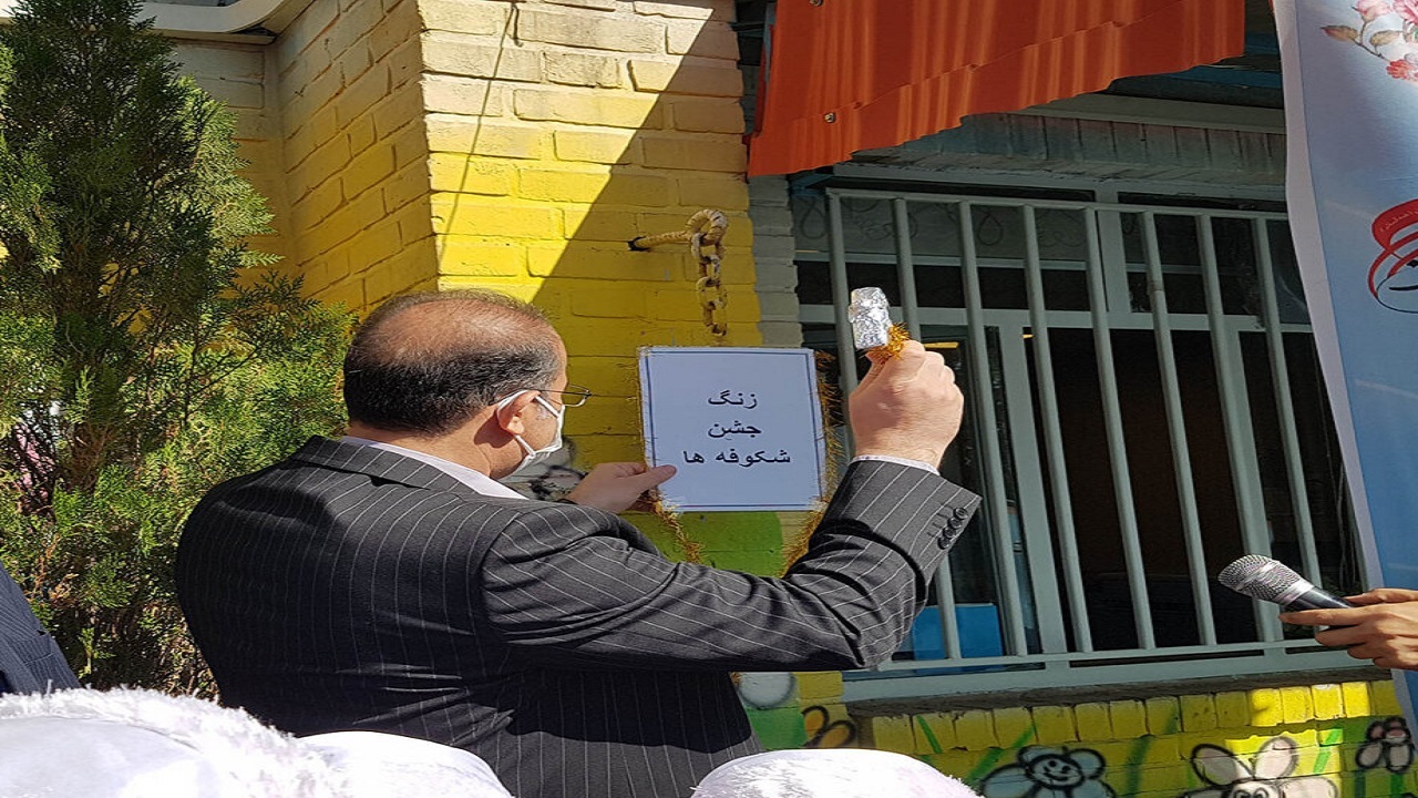 به صدا درآمدن زنگ مهر برای کلاس اولی‌ها در استان همدان