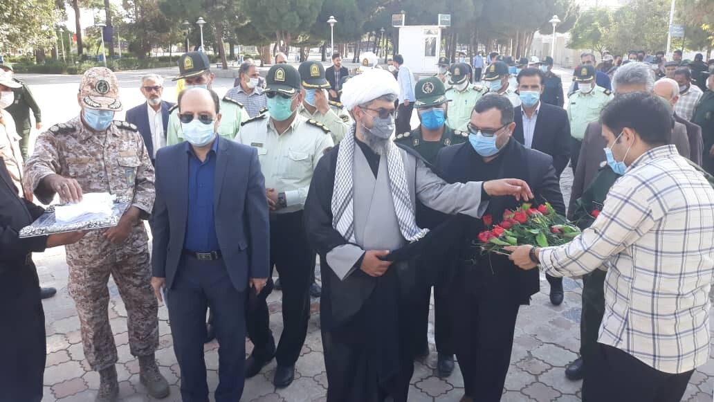 غبارروبی و عطرافشانی مزار شهدا در شهرهای خراسان رضوی