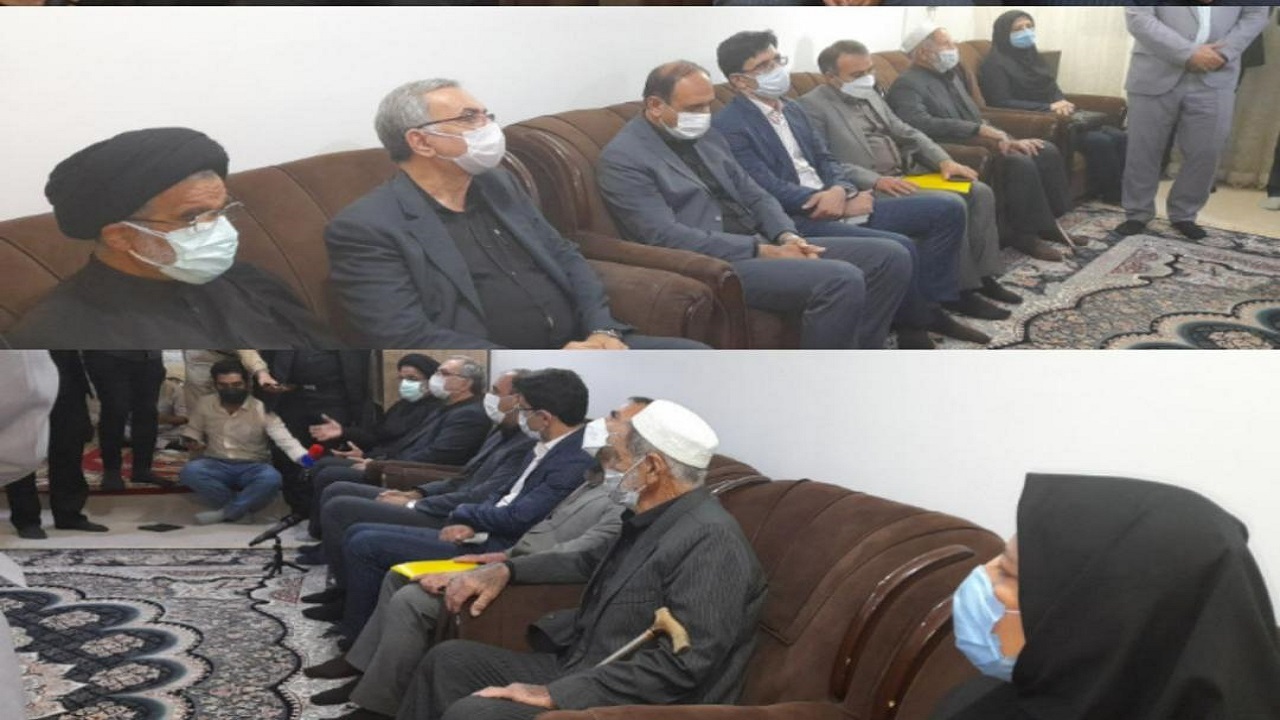 دیدار وزیر بهداشت با خانواده شهید مدافع حرم شهرستان دهلران