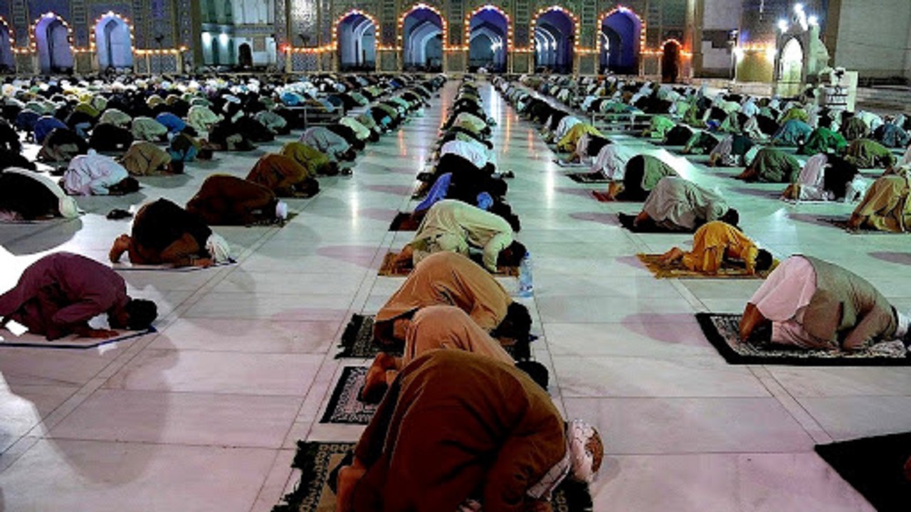 حضور نمازگزاران زن در نماز جمعه شهر کابل