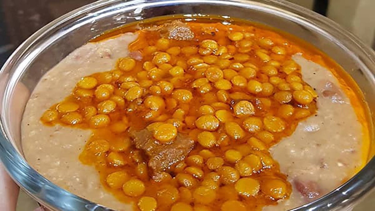 شله مشهدی؛ پای ثابت سفره عزاداران حسینی+ فیلم