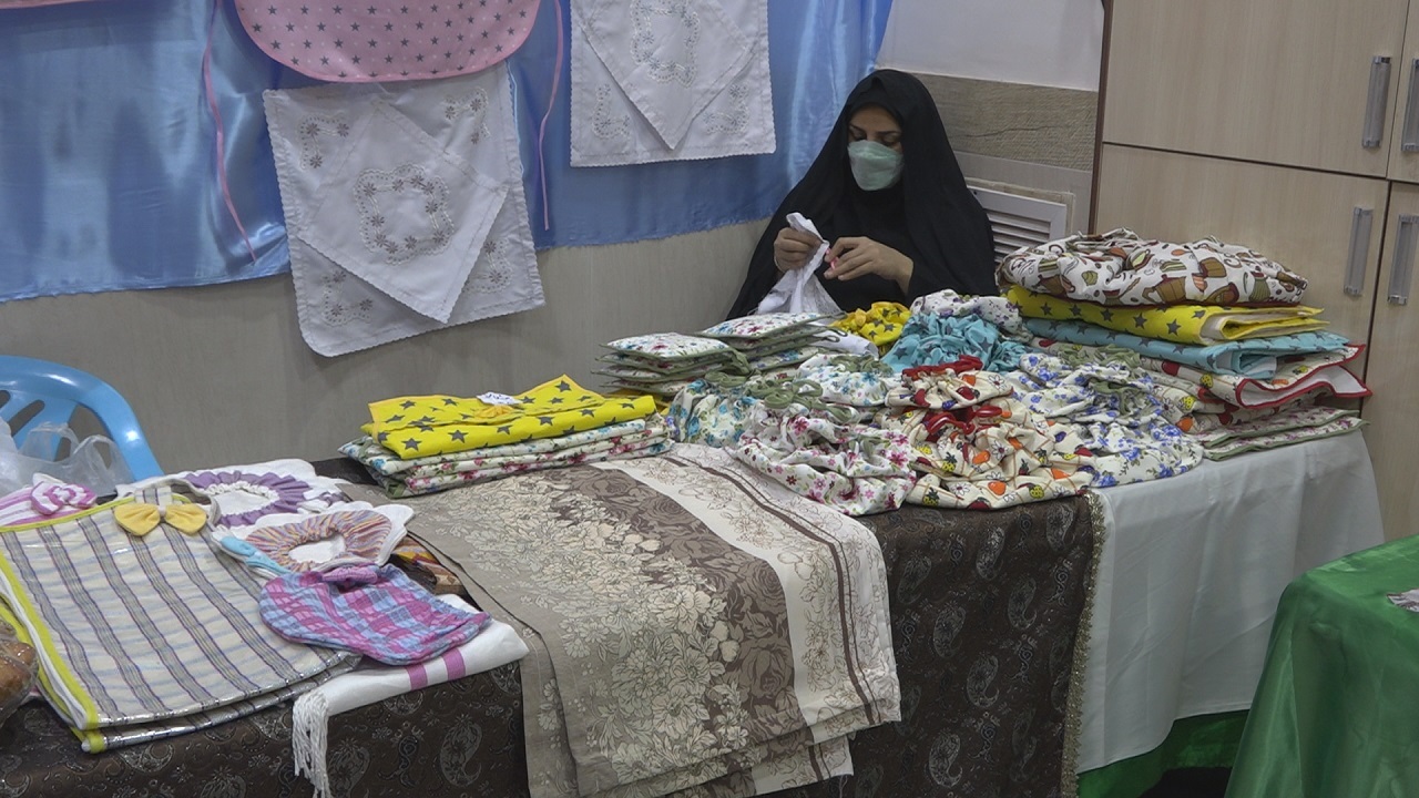 نمایشگاهی کوچک با اراده‌هایی بزرگ/ وقتی بانوان جهادگر بانی خیر می‌شوند