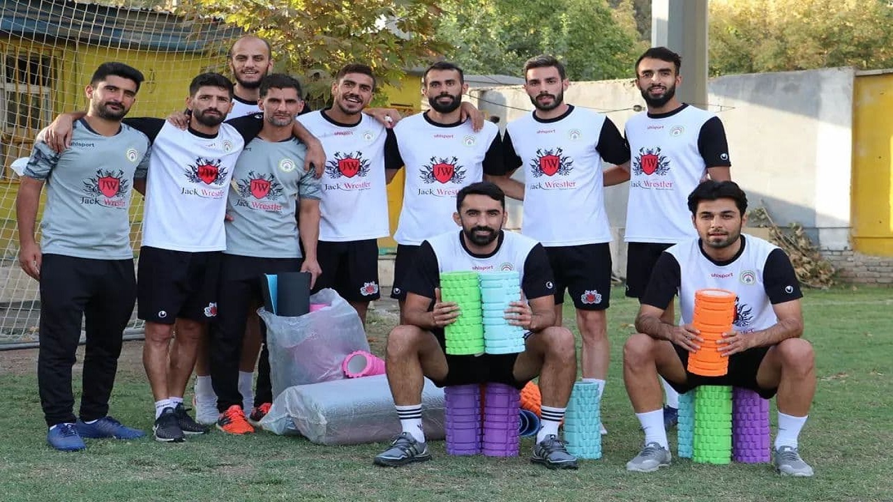 دیدار تدارکاتی فوتبال / تقابل شاگردان کلانتری و ربیعی