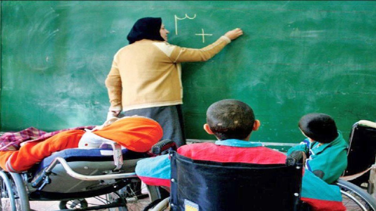 ۴۳۱ تبلت برای دانش آموزان استثنایی لرستان خریداری شد