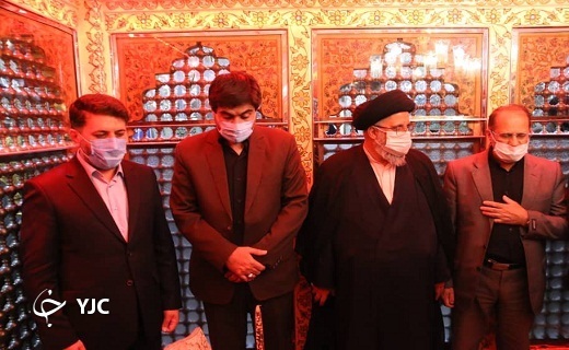 غبار رویی حرم حضرت امامزاده جعفر(ع)  در یزد با حضور استاندار+عکس