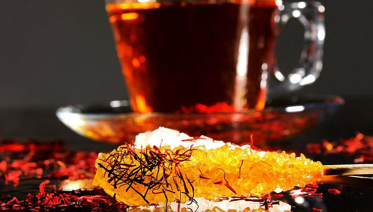 نوشیدنی ایرانی که بر هر درد بی&zwnj;درمان دواست/ چه زمانی چای نبات بخوریم؟