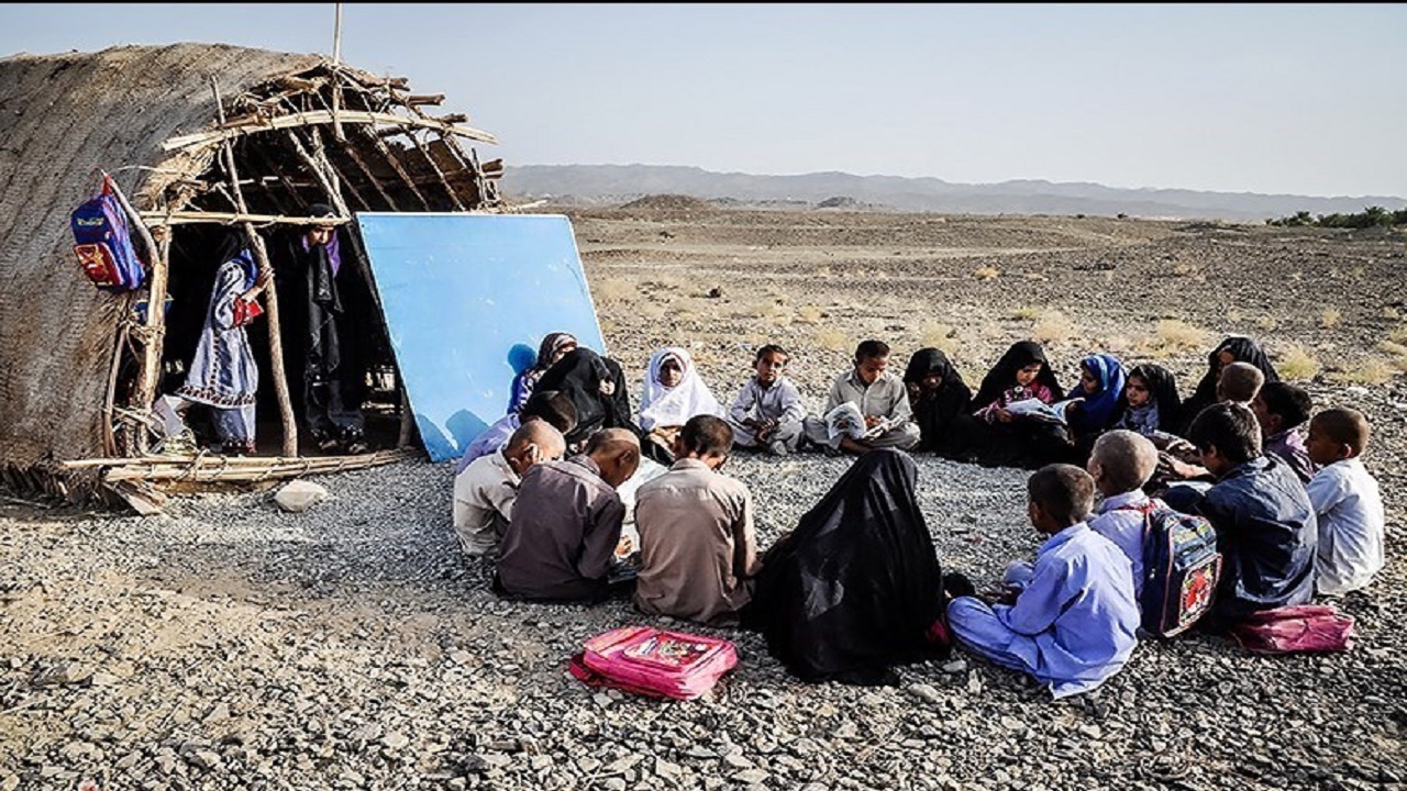 توزیع هدایای رهبر معظم انقلاب میان دانش‌آموزان محروم سیستان و بلوچستان آغاز شد