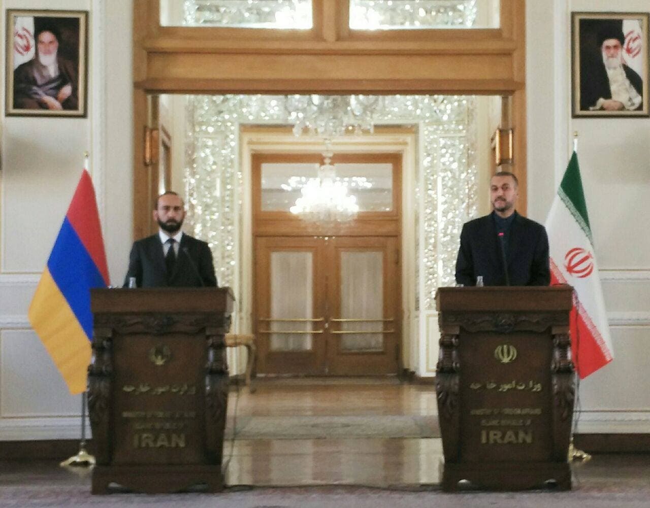 اجازه نمی‌دهیم برخی مداخله گران خارجی مناسبات ایران با همسایگان را تحت تاثیر قرار بدهند/  مشکلات منطقه باید توسط اهل منطقه حل و فصل شود