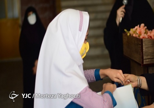 کمک به دانش آموزان نیازمند شور عاطفهها، پویشی برای نشاندن لبخند بر چهره دانش آموزان نیازمند