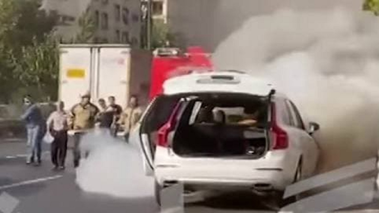 ولوو در آتش؛ نقص فنی خودرو کار دست راننده داد