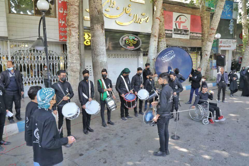 نواختن مارش عزا در مراسم عزاداری طرقبه