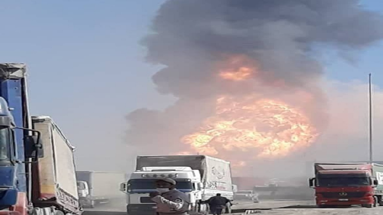 چهار کامیون ترانزیتی افغانستانی در گمرک دوغارون آتش گرفتند/حریق یک تانکر سوخت باعث ایجاد آتش سوزی شد+ فیلم