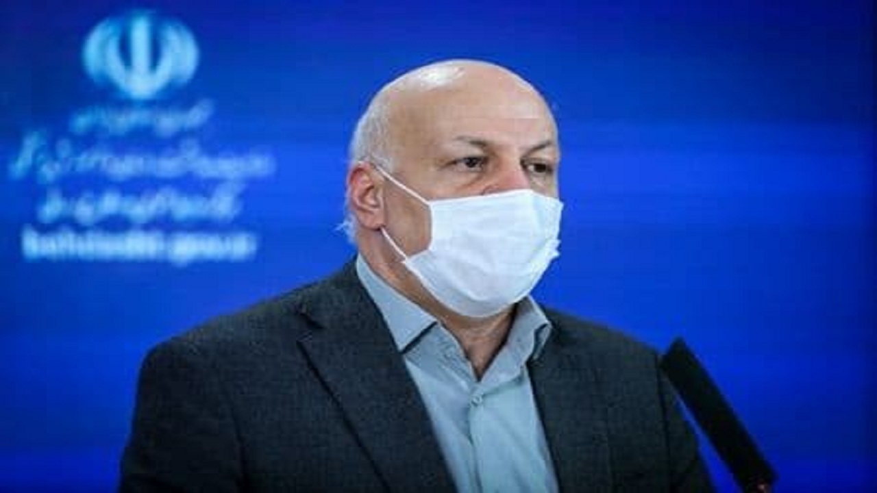 ممانعت از ورود کارمندانی که واکسن نزده اند، خلاف واقع است