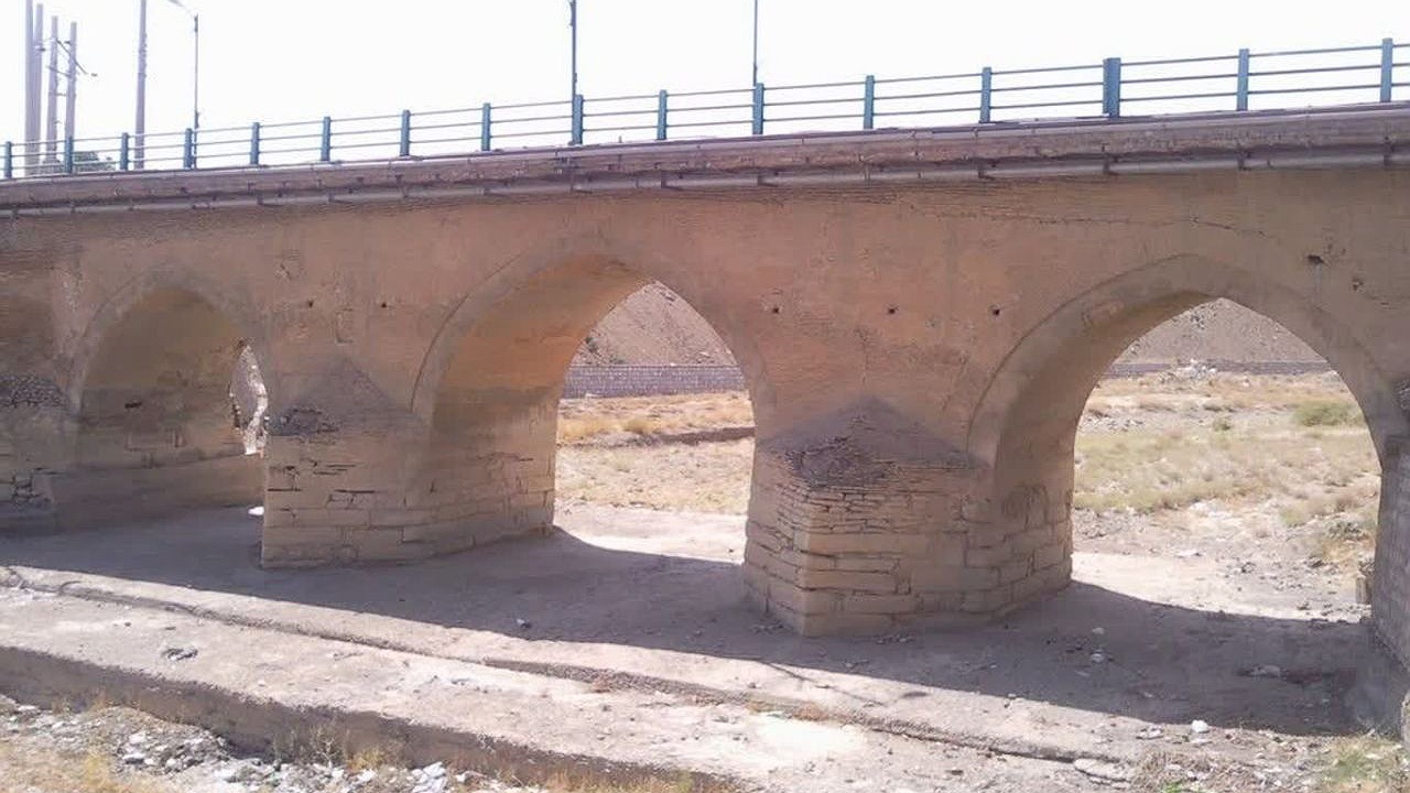 حال ناخوش پل قاضی زاهد گلپایگان
