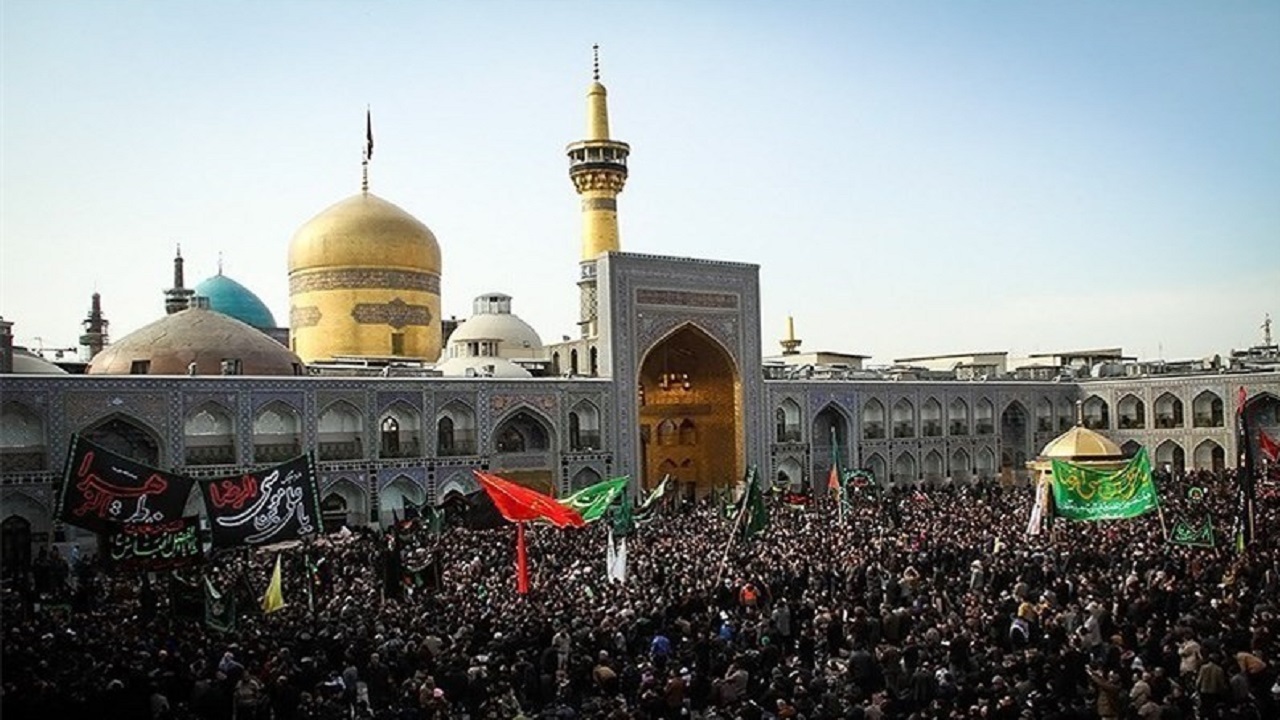 مشهدالرضا در سوگ شاه خراسان غرق در ماتم و عزا است/ خدمت تمام قد خادمان به زائران+ فیلم و تصاویر