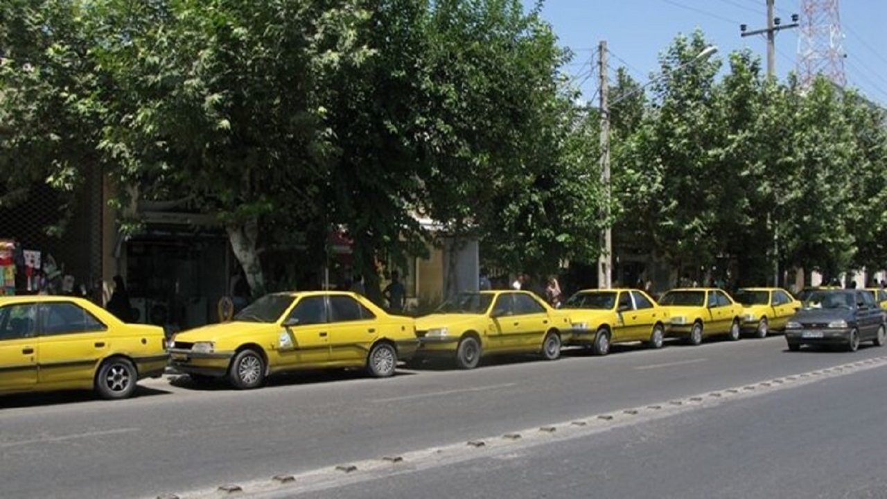 مسافرکشی درون شهری رایگان به نیت امام رضا (ع) در شاهرود