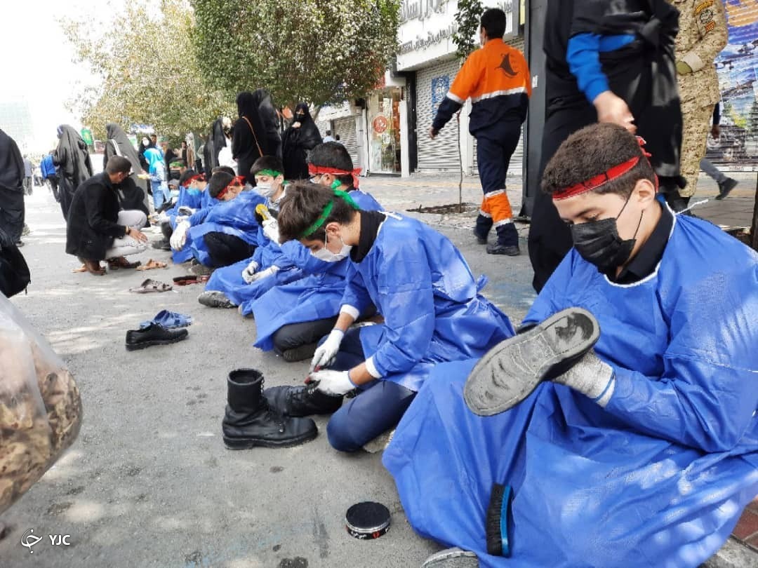 مشهدالرضا در سوگ شاه خراسان غرق در ماتم و عزا است/ ترافیک پرحجم و نیمه سنگین در خروجی&zwnj;های مشهد+ فیلم و تصاویر