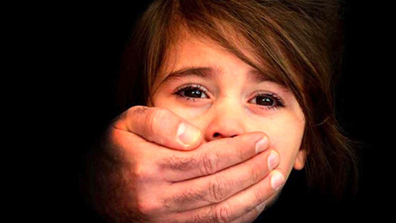 تجاوز به صد‌ها هزار کودک توسط به اصطلاح کشیش‌های فرانسوی + فیلم