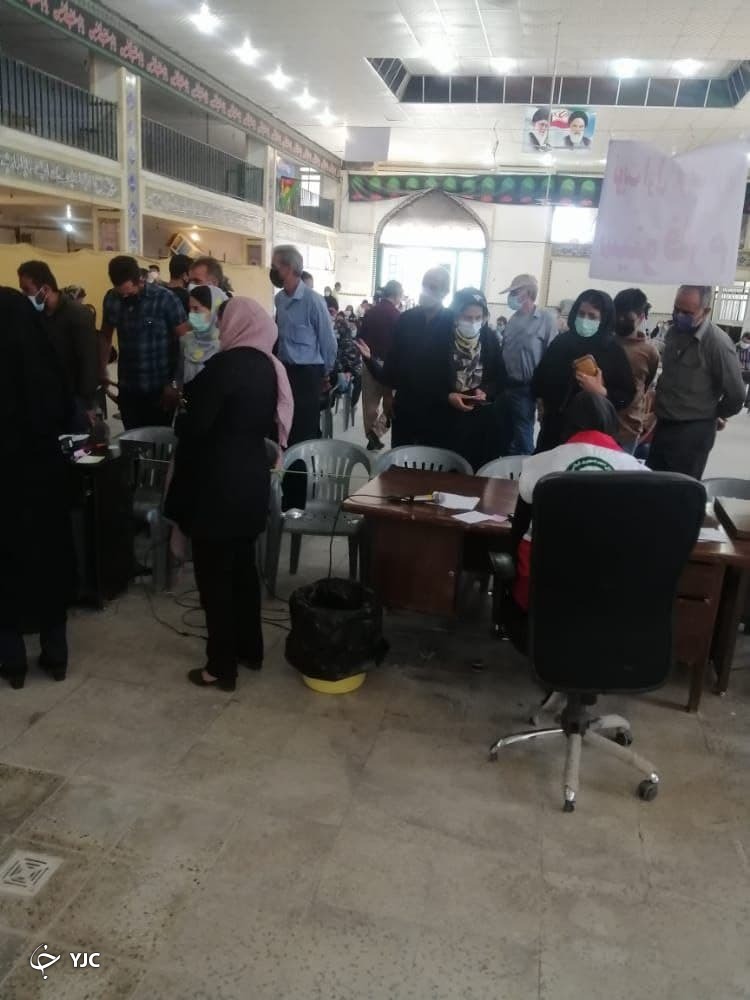 مرکز واکسیناسیون که خود جولانگاه کرونا است + تصاویر