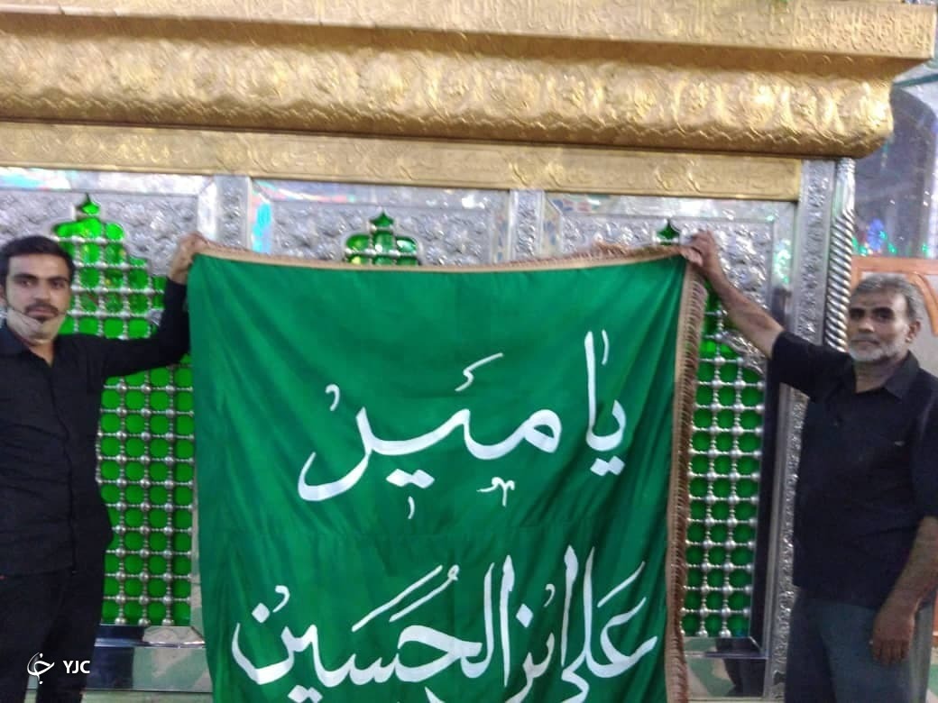 تعویض پرچم گنبد امامزاده میرعلی بن الحسین (ع) به مناسبت آغاز ماه ربیع + تصاویر