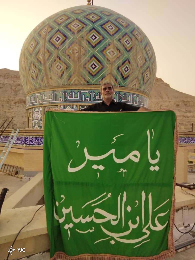 تعویض پرچم گنبد امامزاده میرعلی بن الحسین (ع) به مناسبت آغاز ماه ربیع + تصاویر