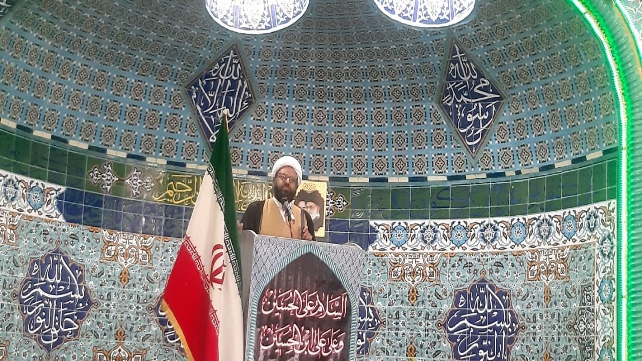 انتقاد از حضورنیافتن مسئولین ریگان در نماز جمعه