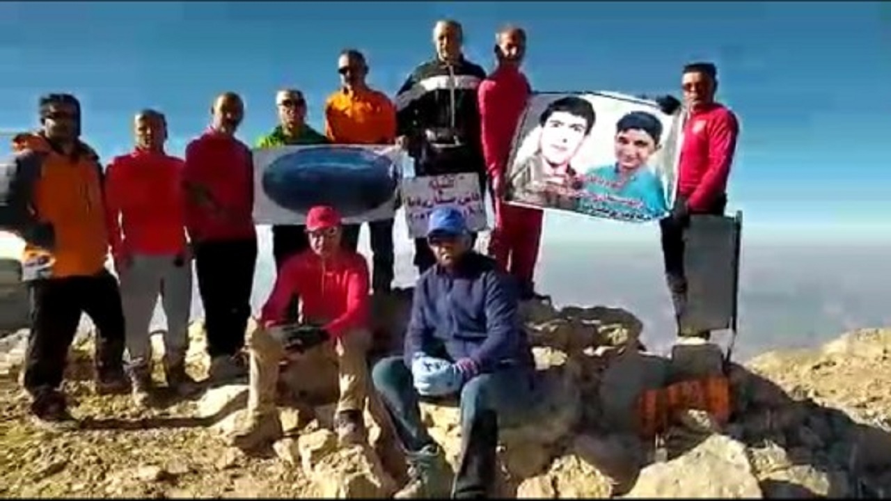 عکس شهیدان علی لندی و بهروز محمدی لندی بر فراز  بلندترین قله دنا