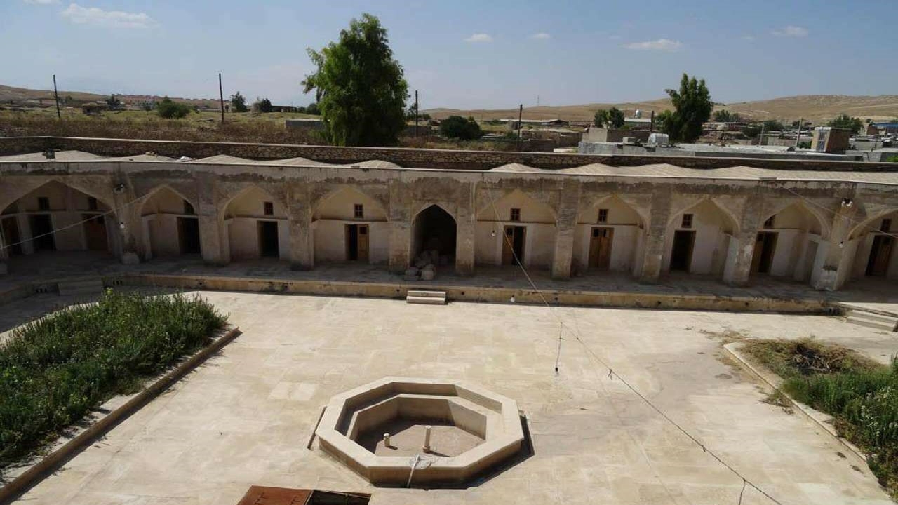 کارشناس یونسکو از بافت تاریخی دهدشت دیدن می‌کند