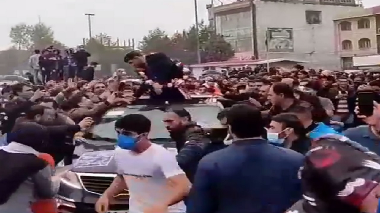 استقبال از حسن یزدانی و قهرمانان جویباری زیر باران + فیلم