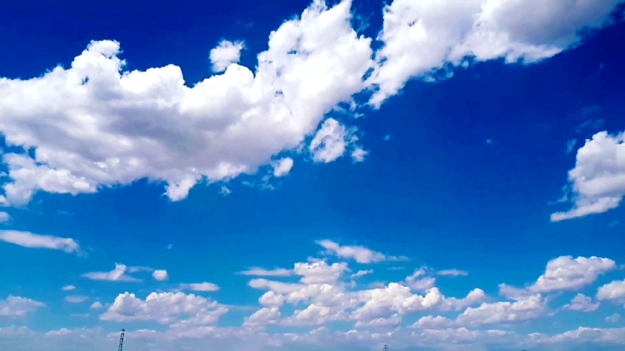 هوای خوب پاییزی در آسمان یزد
