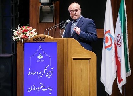 برای حل مشکلات کشور هر راهی به جز دفاع مقدس، بی راهه رفتن است/ صدا و سیما باید فرزند زمانه خویش باشد