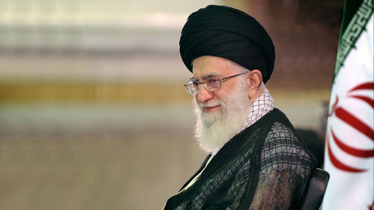 با ارتقاء سطح خدمتگزاری قدر نیروی انتظامی را در چشم مردم ارتقاء دهید