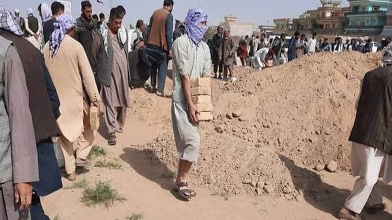 شمار شهدای حمله تروریستی به مسجد قندوز افغانستان به ۱۵۰ تن رسید