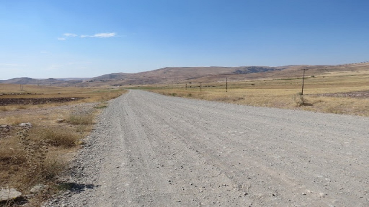 گلایه اهالی ۳۰ روستای نهبندان از خاکی بودن ۶ کیلومتر راه/ جاده سمک - مهل آباد هم اعتبار می‌خواهد
