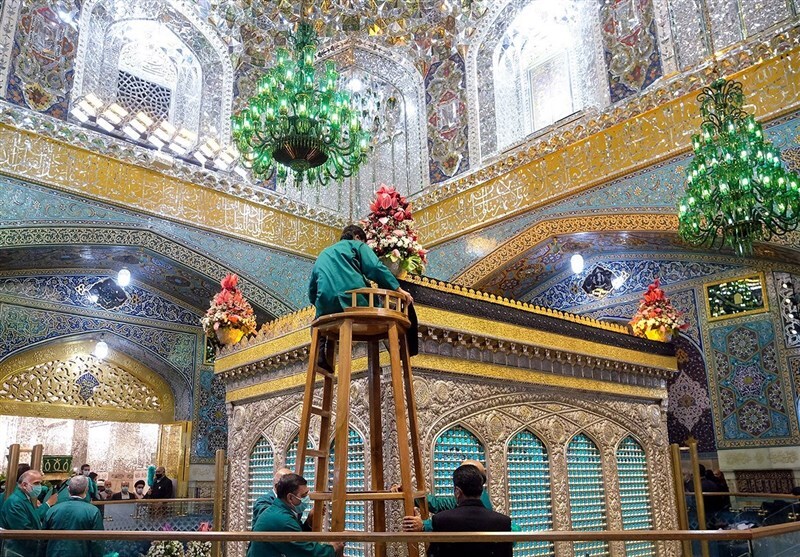 گل آرایی حرم مطهر