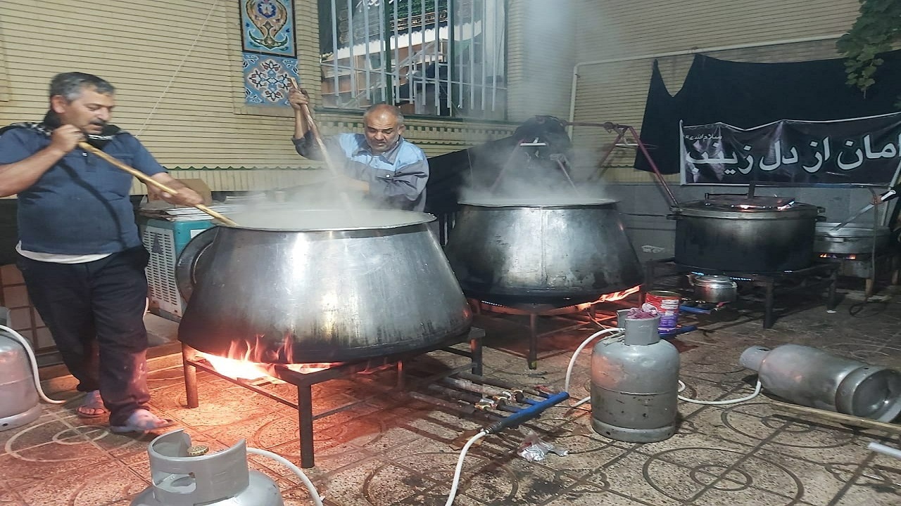 پذیرایی موکب ۱۵ خرداد بنیاد بین المللی آبشار عاطفه‌ها از زائران امام رئوف