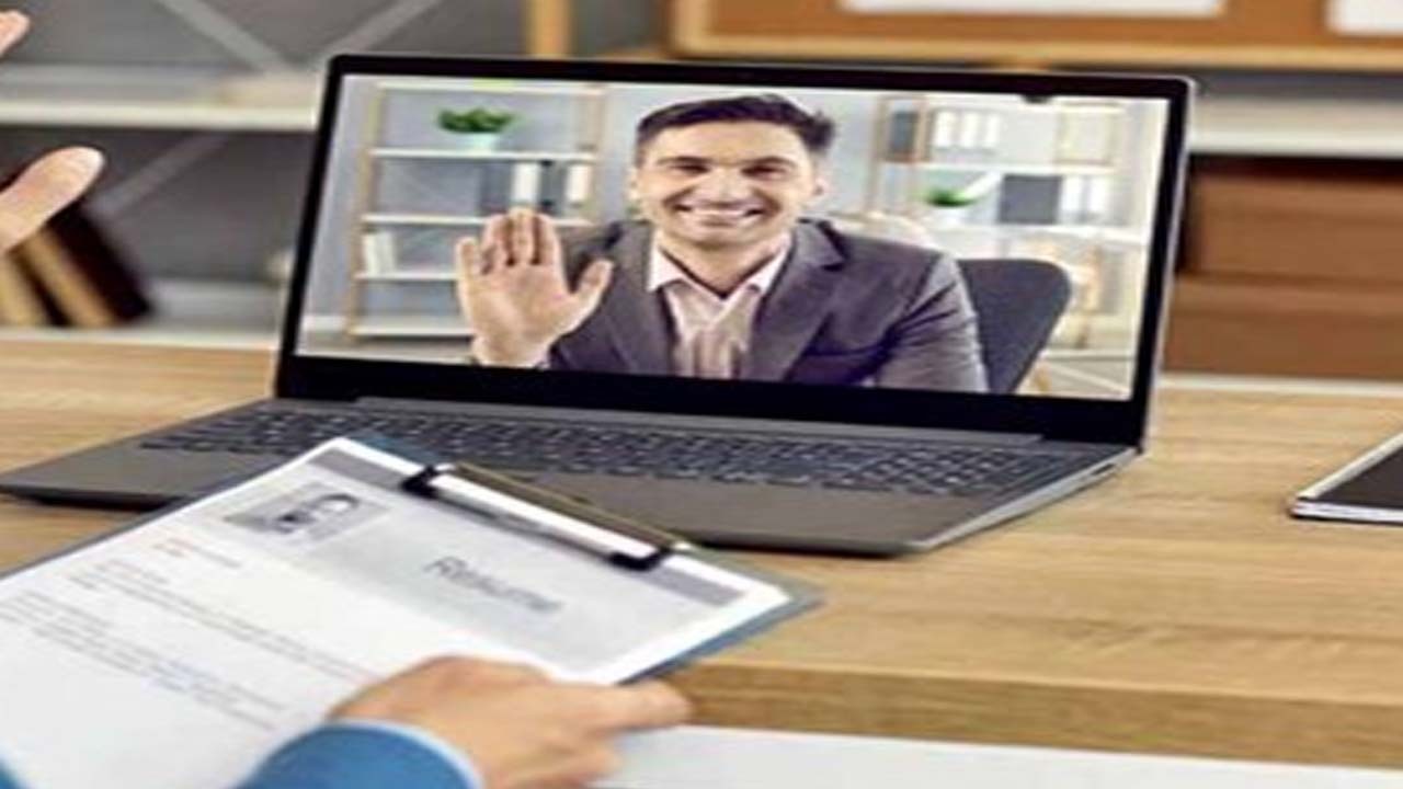 ۱۰ اشتباه مهلک در مصاحبه‌های استخدامی که نباید انجام دهید
