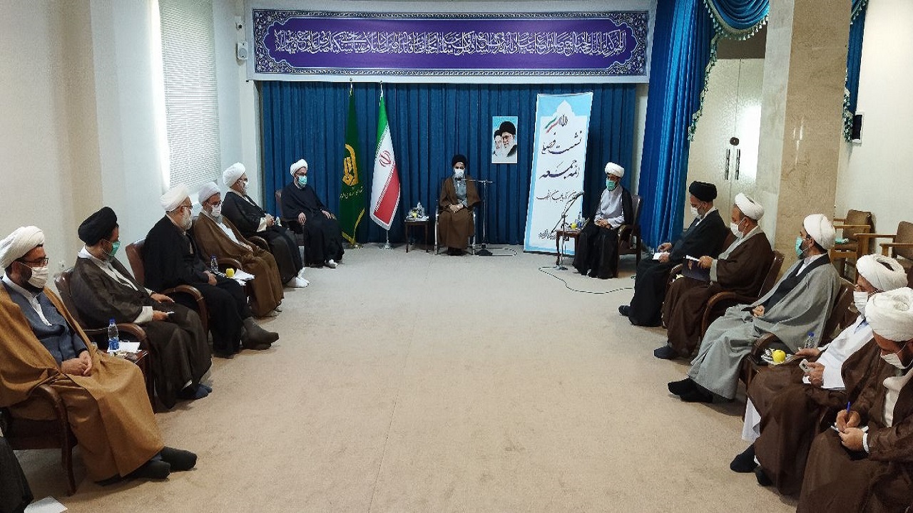 تاکید ائمه جمعه آذربایجان غربی بر واکسیناسیون عمومی