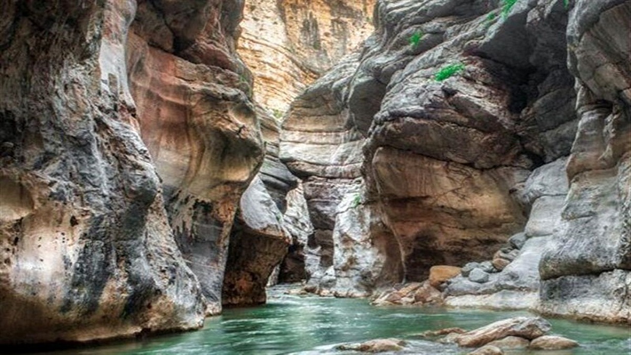 نجات سه گردشگر گرفتار شده در تنگه هلت پلدختر